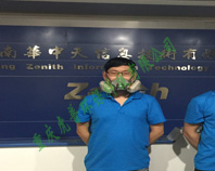 ���A����